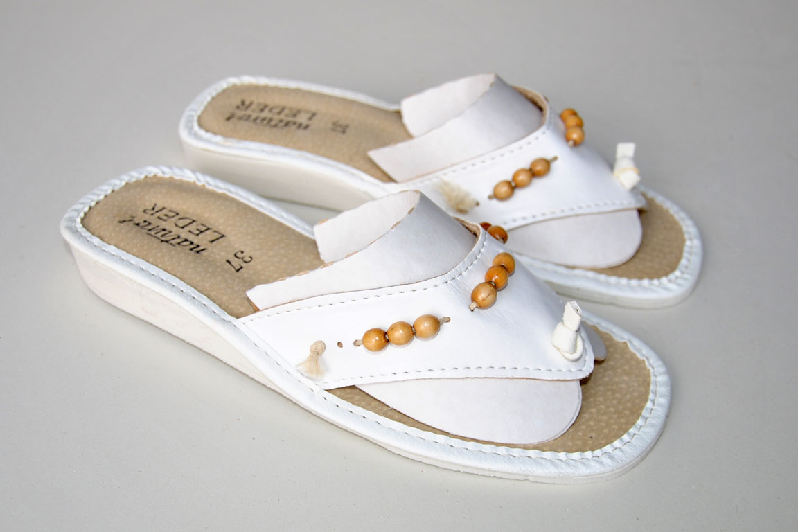 Wsuwki japonki – białe, Pantofle Regionalne, Pantofle Góralskie, Producent Pantofli - KARPATY